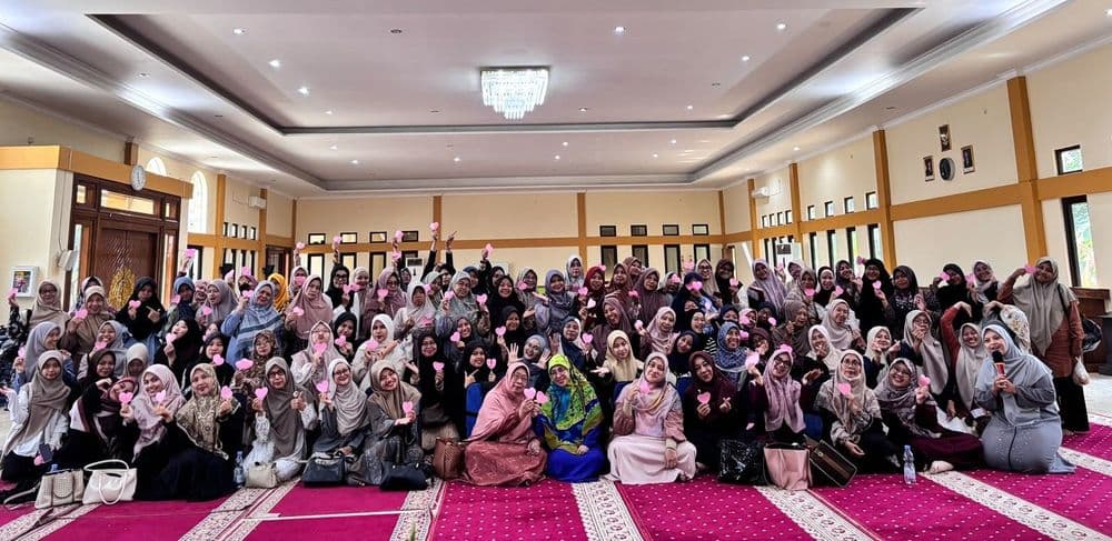 Cover image for Hubungan Ibu dan Anak Makin Erat, Seminar 'Dari Hati ke Hati' LDII Kotabaru Sukses Sedot Ratusan Peserta