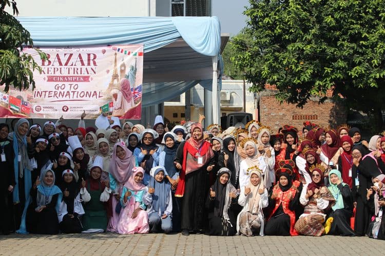 Bazar Keputrian Go International: Jelajahi Rasa Dunia Lewat Kuliner Lintas Negara di Kotabaru